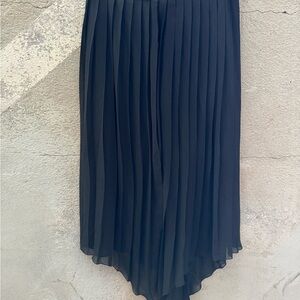 Kenzie pleated skirt. Handkerchief hem